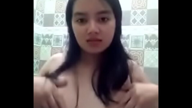 สาวไทยสาวสวยนักศึกษาสาวหน้าคมตาโตนมโตหีใหญ่